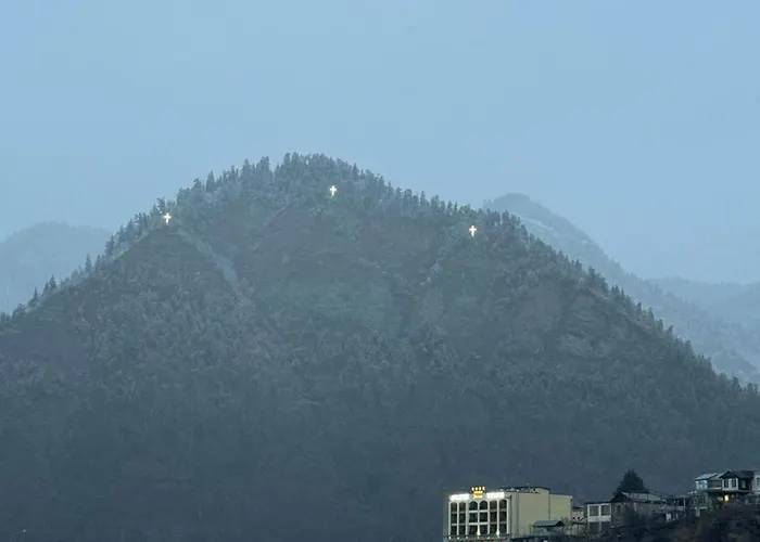 White House Apartments In Borjomi